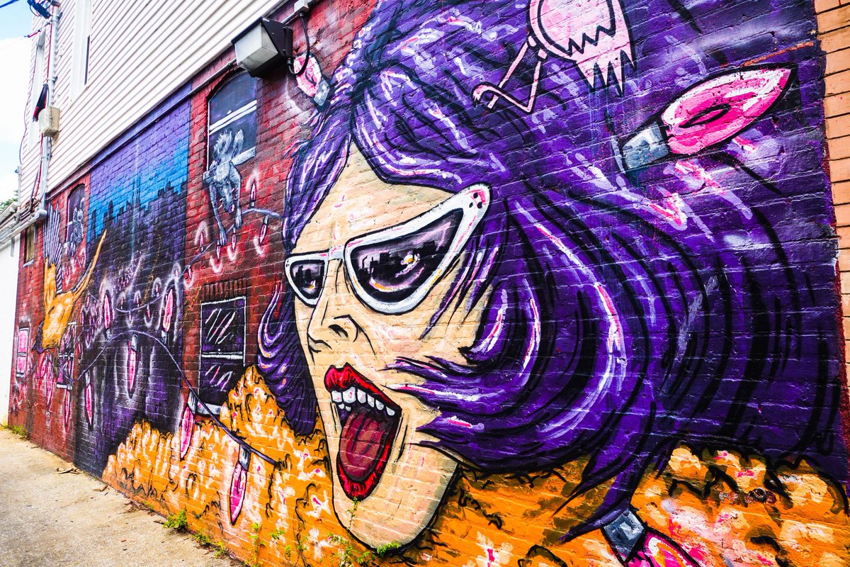 burstmode610's tweet photo. Beautiful detailed mural in the revitalized Hampden section of Baltimore MD. #murals #mural #Baltimore #streetphotography #streetphotographer #sonyshooter #revitalized #photographer #photo #neighborhood #citylife https://t.co/yTNNY6x77B