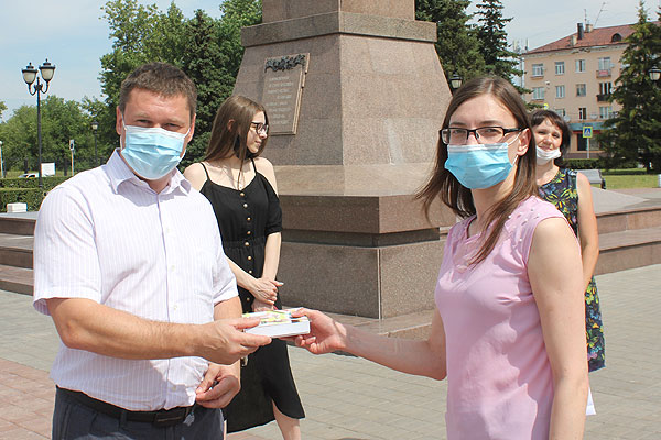 11 детей-сирот Ставропольского района получили ключи от новых квартир. Жилье выделено им в селе Подстепки, в жилом комплексе «Альбатрос», в новом доме на улице Полевой. Подробнее: vstrg.info/novosti/11-det…