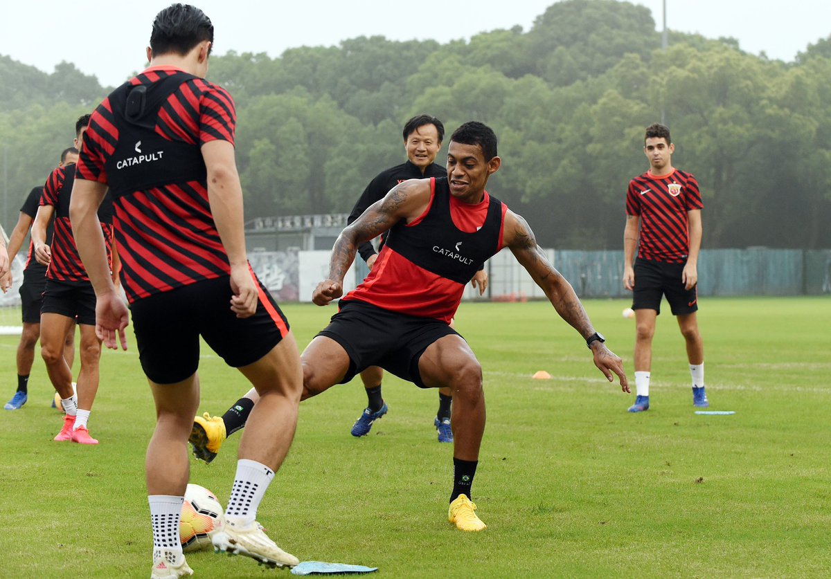 lopes10oficial's tweet photo. Falta pouco para a estreia na Liga Chinesa. Seguimos na preparação! 💪🏾🙏🏾 https://t.co/nYRIOAoAXN
