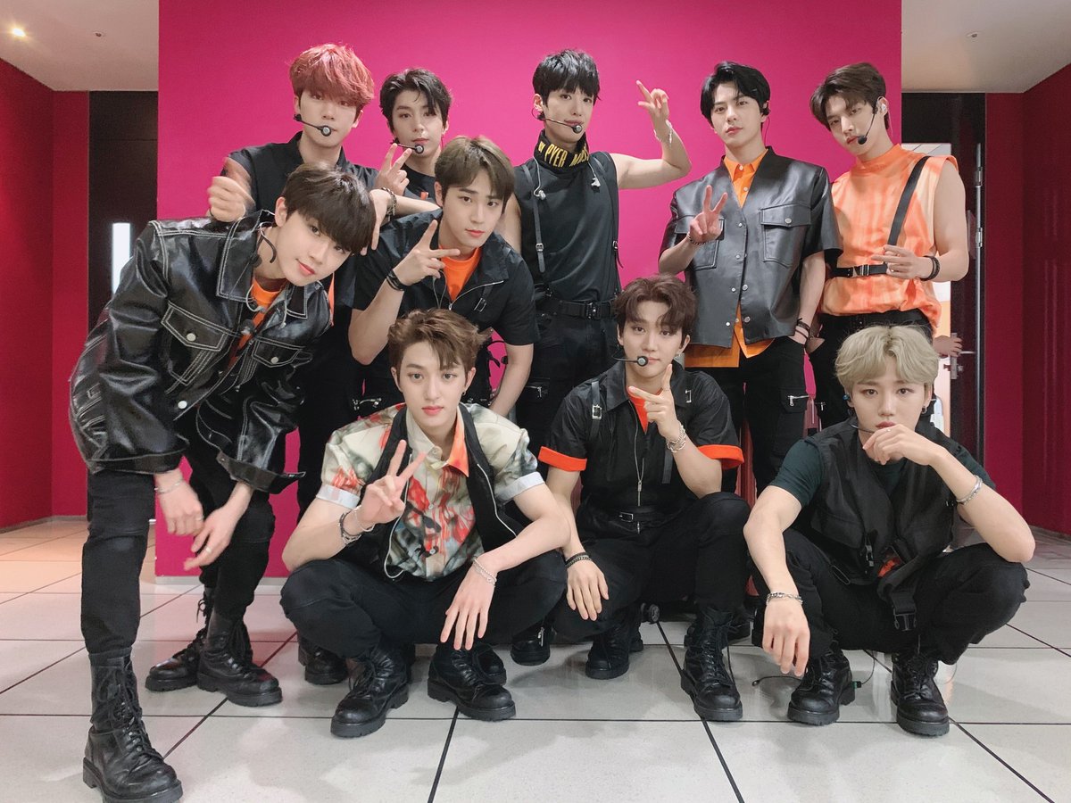 - the next fav outfits !! I love this orange-black outfits too  n the day we get to see they greet reporters n ehem dongchan crumbs everywhere ahahaua