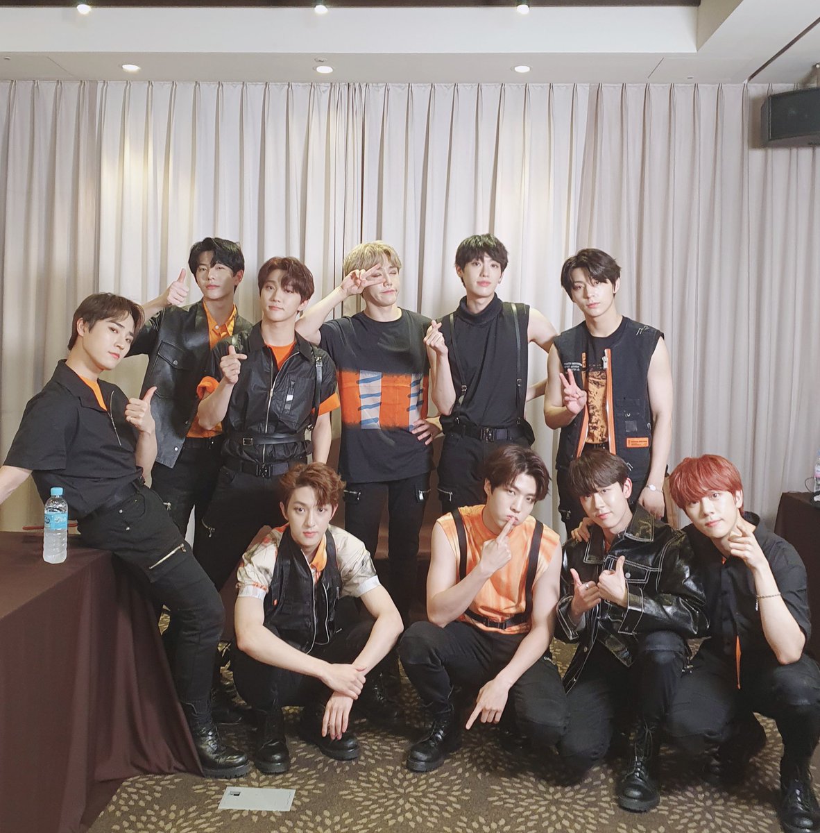 - the next fav outfits !! I love this orange-black outfits too  n the day we get to see they greet reporters n ehem dongchan crumbs everywhere ahahaua