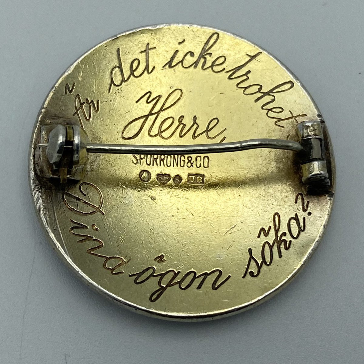 Göteborgs Sjukhus <a href="/sahlgrenska/">Sahlgrenska Universitetssjukhuset</a> ”Är det icke trohet Herre, Dina ögon söka” #Brosch #sjuksköterska #Omvårdnad #Broschmuseet #Göteborg <a href="/Swenurse_Kansli/">swenurse</a>