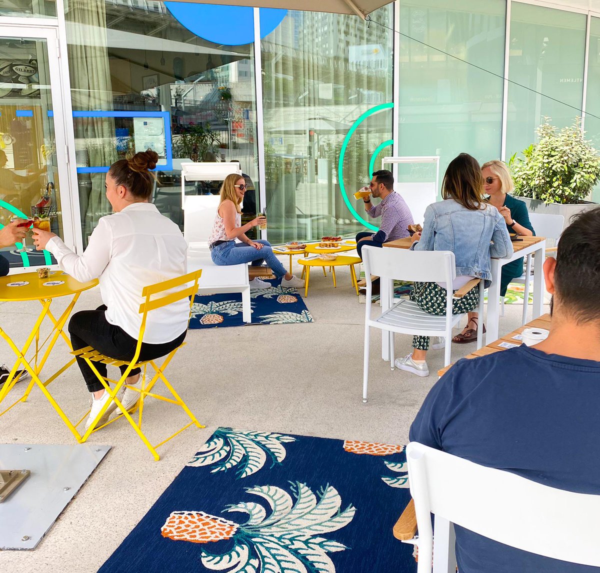 plenitudearena's tweet photo. 🍽 Envie d'une pause gourmande ? Le restaurant Bib &amp; Guss est le lieu idéal

☀ Venez découvrir la nouvelle terrasse, du lundi au vendredi à @ParisLaDefArena *

⏰Afterwork et Happy Hour de 17h à 21h

*𝐷𝑎𝑛𝑠 𝑙𝑒 𝑟𝑒𝑠𝑝𝑒𝑐𝑡 𝑑𝑒𝑠 𝑐𝑜𝑛𝑠𝑖𝑔𝑛𝑒𝑠 𝑠𝑎𝑛𝑖𝑡𝑎𝑖𝑟𝑒𝑠 https://t.co/f5b1uvBtgU