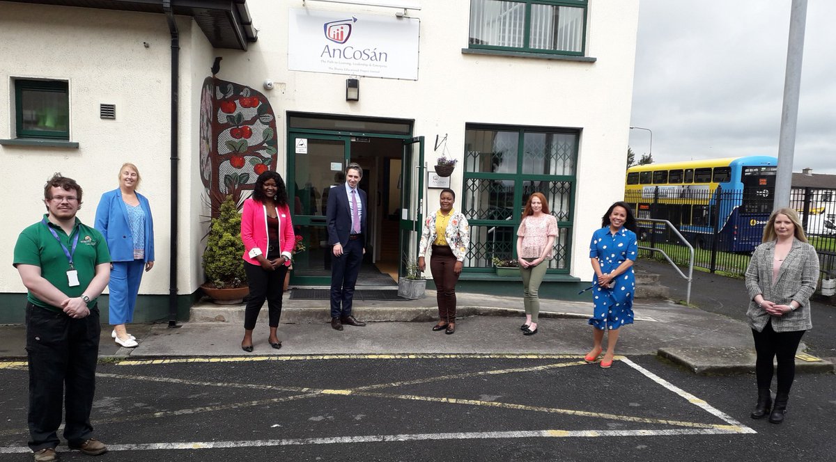 an_cosan's tweet photo. We’re thrilled to be joined by Minister @SimonHarrisTD in our HQ in Jobstown. We’re looking forward to talking about tackling the #DigitalDivide, the transformative impact of #CommunityEducation, and introducing some of our learners who can best describe the difference it makes! https://t.co/2PJcqjAiac