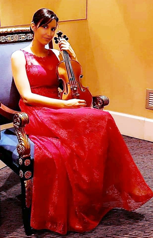 SilviaViolinist's tweet photo. L'anno scorso, in splendida compagnia, al @RomeCavalieri 🎶🎻💃
#music #violin #ledviolin #red #events #ricordi #violinistlifestyle https://t.co/o28eWEdpbg