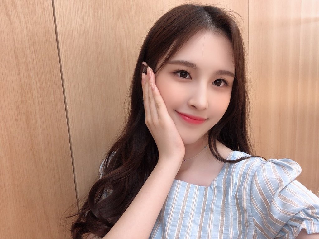 weeeklylog's tweet photo. #이재희 #LeeJaehee twitter update ♡
— #Weeekly #위클리 @_Weeekly https://t.co/xJs4aMmLwL