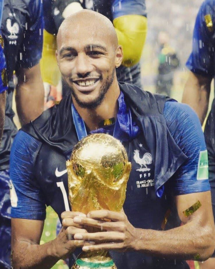 racing_cff's tweet photo. ⭐️⭐️ Il y a deux ans, l'@equipedefrance de notre Racingman Steven Nzonzi remportait la #CoupeduMonde 2018 ! Quelques semaines plus tard, Steven était à #Colombes pour fêter cette victoire avec les jeunes du #Racing. https://t.co/G9r7GgZSyk