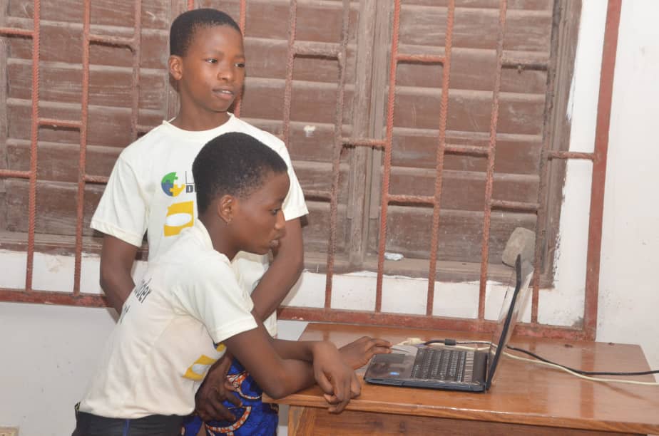 🎮🏃‍♀️🤹‍♂️
A la découverte du #code avec SCRATCH🚶‍♀️🏃‍♀️🚶‍♂️🏃‍♂️👉solidarit-hub.org
Vos enfants découvriront l’environnement de développement Scratch ses sympathiques personnages animés et ses outils de conception graphique.
#personnage #scène #commande ici 👉solidarit-hub.org