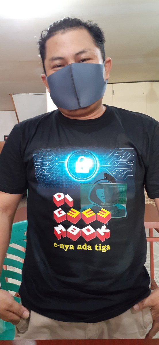 ando_lan's tweet photo. Akhirnya.....
Aku punya t-shirt logo @xdigeeembok juga. 😅😂🤣
#digeeembok #enyaadatiga https://t.co/RbfCN4I00E