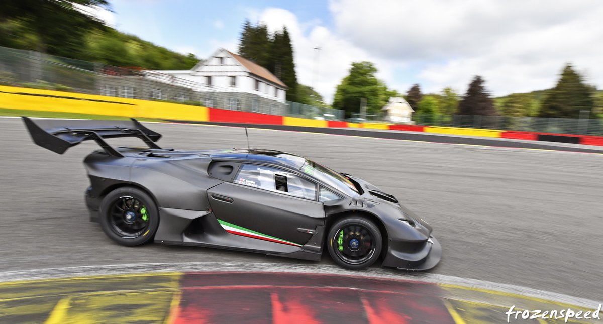 Frozenspeed's tweet photo. If Bruce Wayne did trackdays.
#LP1200 at Spa today with @RMATrackDays. https://t.co/FvA59Fibuv