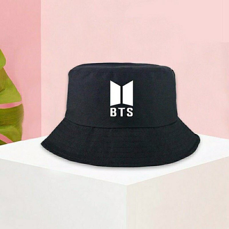letsloveShopp's tweet photo. [ HELP RT | 🇲🇾 ]
BTS Bucket Hat Caps 🙆🏻‍♀💜

💰RM 50 inc postage

Details 
Variation - BTS/RM/Jin/Suga/J-Hope/Jimin/V/Jungkook
Material - Canvas
Size - 9×6cm
Weight - 60g

‼️PREORDER 2-3 WEEKS‼️

dm us to purchase! https://t.co/7HPazoxa8w