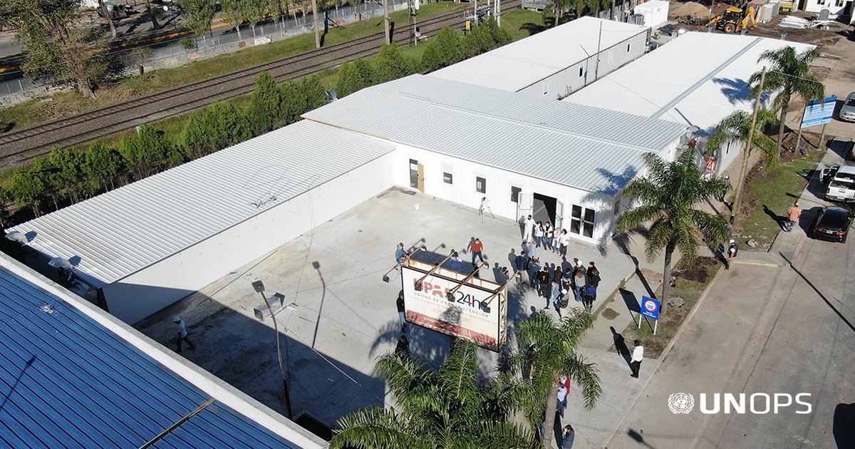 UNOPS_es's tweet image. En #Argentina, el #HospitalModular instalado en #Longchamps ya recibe a pacientes con #coronavirus #COVID19. Cuenta con 72 camas disponibles de terapia intermedia e intensiva que permiten fortalecer el sistema de #salud en una zona de alta densidad demográfica.
