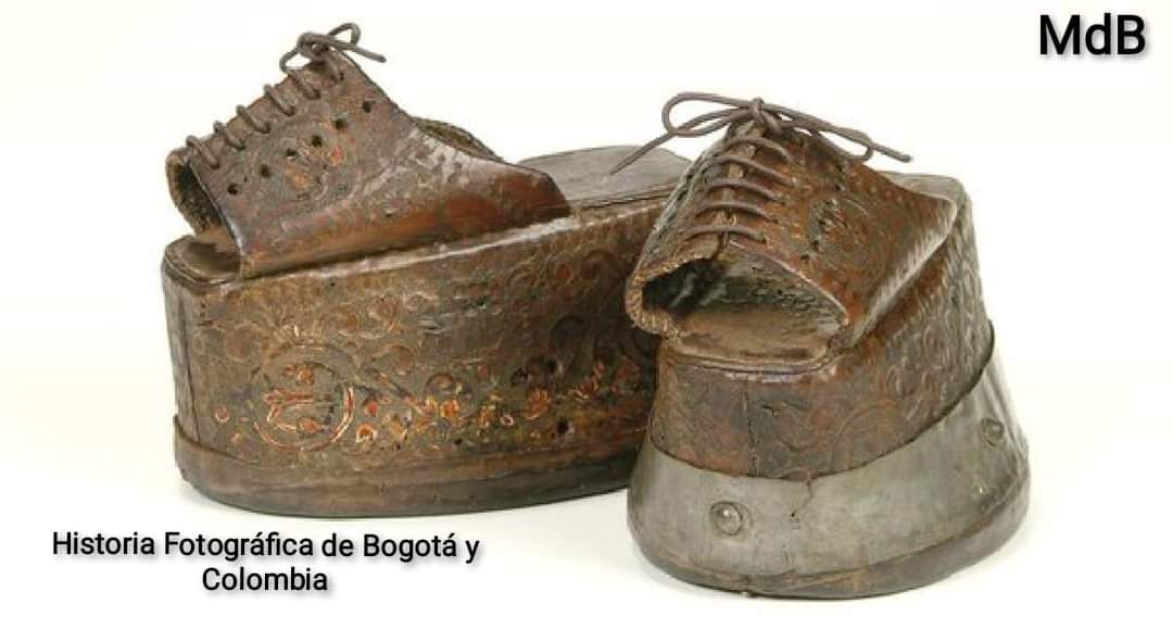 HistoriaFotBog's tweet image. Chapines que fabricaba Antón Hero Cepeda para las mujeres Bogotanas, Cuando la gente que viajaba por el camino a Tunja (carrera séptima) iba llegando a lo que hoy en día es la calle 60 decía: "Vamos llegando a donde el 'Chapin-Hero'", de ahí nació el nombre de este Barrio..