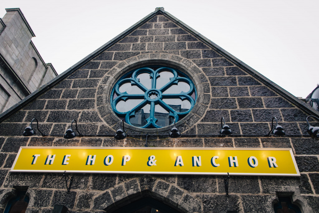 HopAndAnchor's tweet photo. And we're open!

Our cellar's full of beer waiting to be poured and our pubs are full of new safety measures so you can relax with your tipple of choice. 

Who's paying us a visit? 

#DraftHouse https://t.co/CowHiZSQsi
