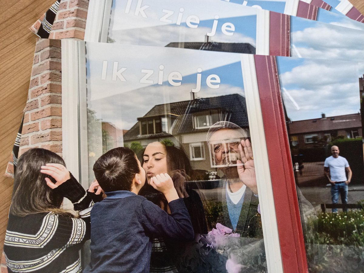 sonjapeterse1's tweet photo. "Ik zie je" bijzonder boekje met 10 openhartige portretten van mantelzorgers uit @GemLochem in Coronatijd door @SWLochem https://t.co/CfzdTj8wJ5