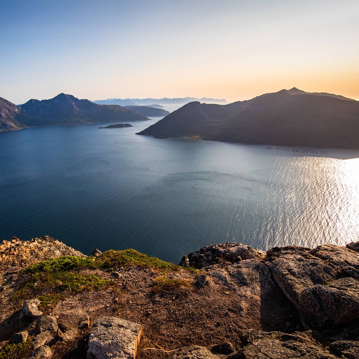 wildplanetblog's tweet photo. Beautiful view from Brosmetinden trail, just 1h drive from Tromsø!

Read more about this trail https://t.co/jIFrLflMtA

#hikingadventures #Norway #hiking #northernnorway #nordland #troms #tromso #tromsø #kvaløya #mountains #sunset #NaturePhotography #Traveller #TravelTomorrow https://t.co/qTJ8YjhK8k