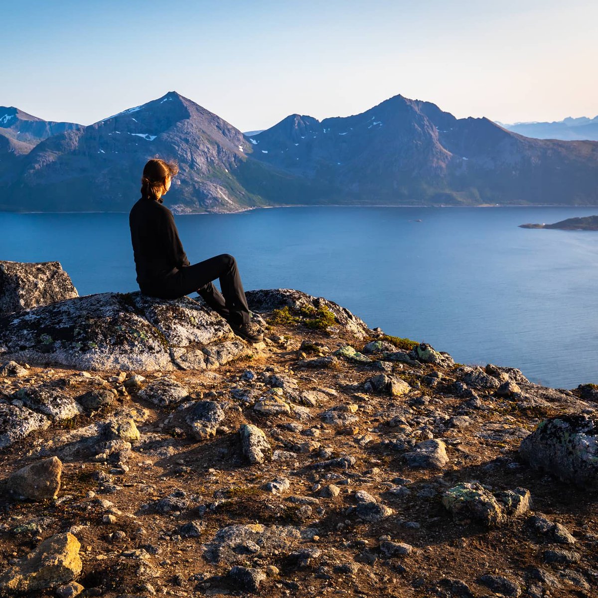 wildplanetblog's tweet photo. Beautiful view from Brosmetinden trail, just 1h drive from Tromsø!

Read more about this trail https://t.co/jIFrLflMtA

#hikingadventures #Norway #hiking #northernnorway #nordland #troms #tromso #tromsø #kvaløya #mountains #sunset #NaturePhotography #Traveller #TravelTomorrow https://t.co/qTJ8YjhK8k