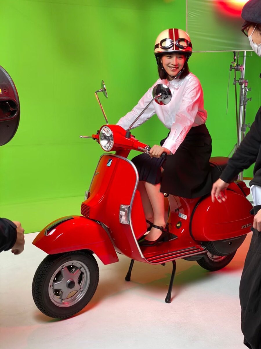 のんさん質問の答え。車種はイタリアの #Vespa ですね。 #のん さん