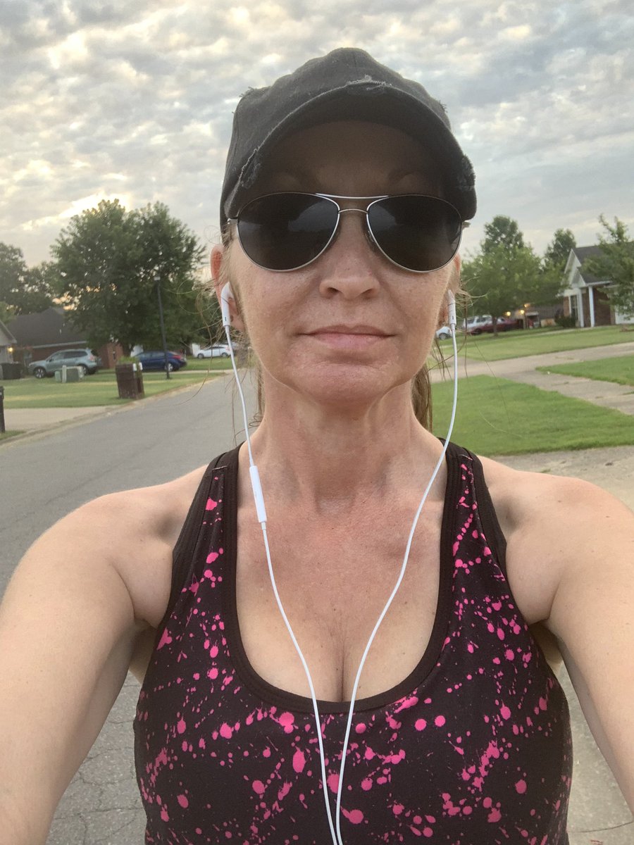 Natstrange73's tweet photo. Not hard putting in the work when you see stuff like this. #dailycardio #fitish #stilllikecheesedipamdwine https://t.co/wV1Davv49h
