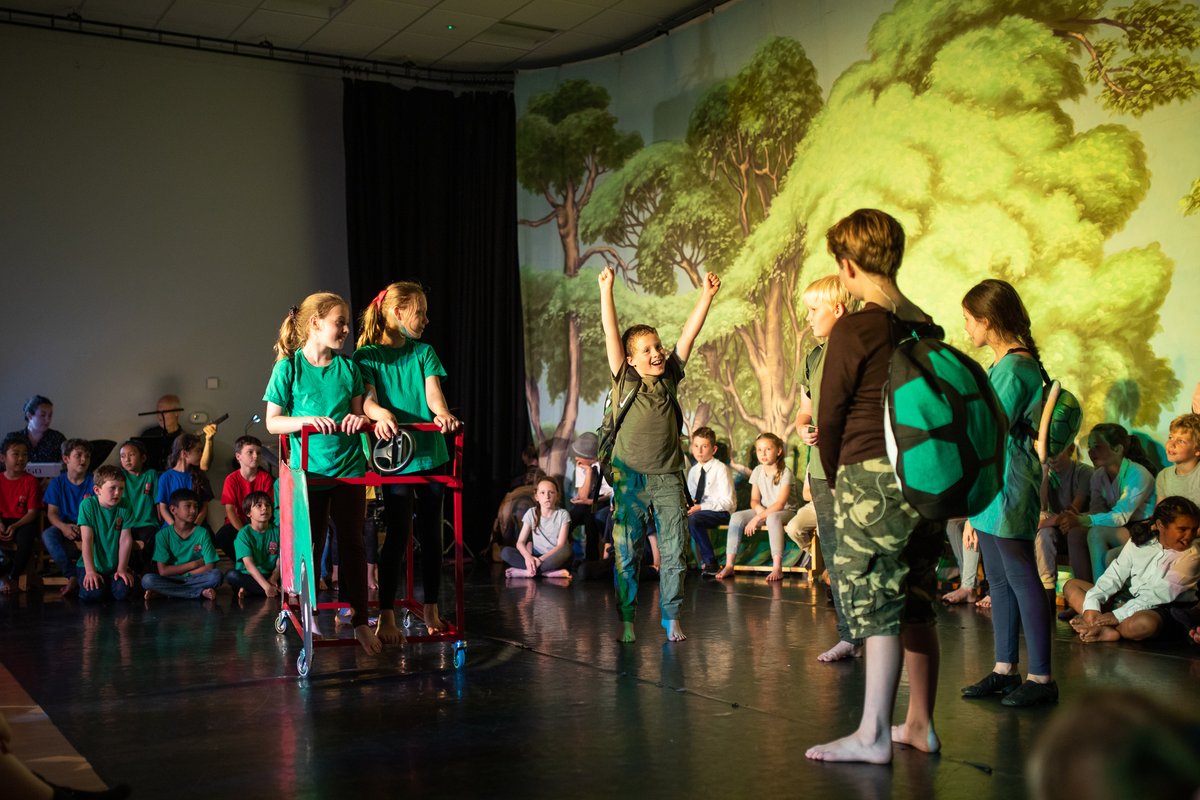 EagleHouseSch's tweet photo. #WaybackWednesday our #EHSYear3 and #EHSYear4 production of Zoom summer 2019. Lots of happiness on stage @EHActing Let's hope for more school shows again soon #EHSDrama https://t.co/JxAAGzTP3G