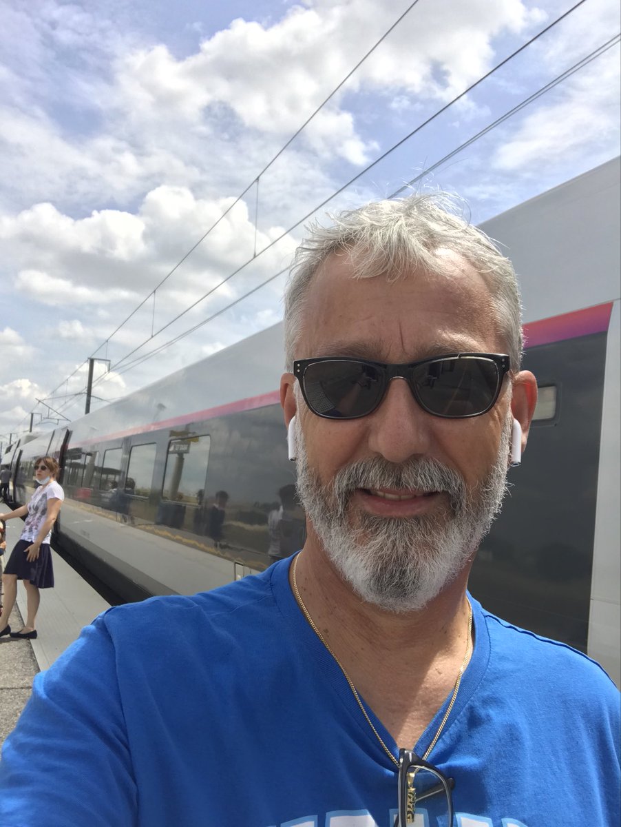 yba57's tweet photo. Problème aiguillage sur le TGV
45 min au moins d’attente ....
On profite du soleil 😁 https://t.co/uM464hJn7e