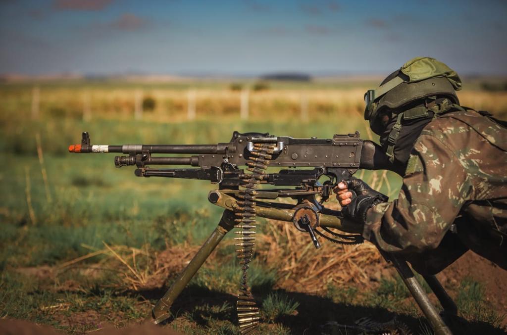 CmdoCMS's tweet photo. Bom dia nesta manhã fria! Comando Militar do Sul em prontidão permanente para o combate! O seu Exército não para! @exercitooficial #BraçoForte https://t.co/WHFI4BSLjc