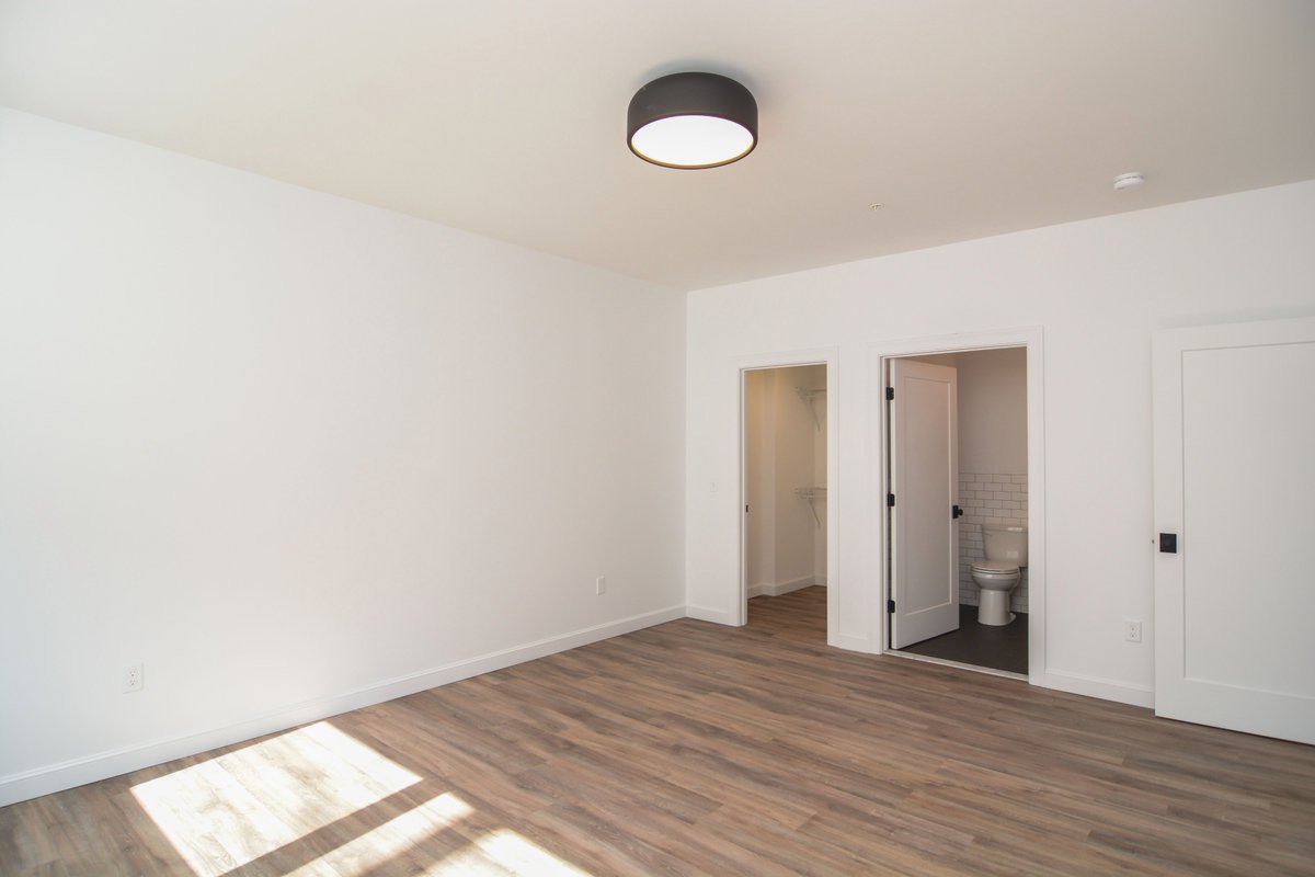 DMSdesignllc's tweet photo. The recently completed Schoolhouse Commons is a 20-unit rental development located in a renovated school building. The #adaptivereuse project brings #affordablehousing and market rate housing in a mix of 1-, 2-, and 3-bedroom units to #ReadingMA. #dmsdesign #architecture #design https://t.co/KkxX6VOKVi