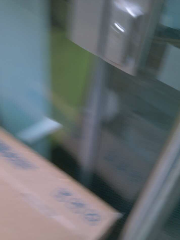 Hi @Hermesparcels so when did leaving (whilst running by the looks of the photo) a parcel on the step of business become a 'safe place'?! package has been stolen. And, the only way to talk to you is via a bot! #badcustomerservice