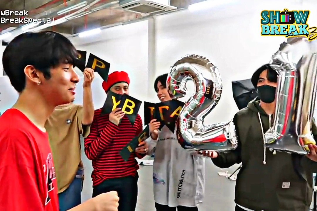 cssndra19's tweet photo. [07•14•20]
Showbreak Season 3:Ep. 8

#SB19_KEN  #SB19_JUSTIN 
#SB19_STELL #SB19_JOSH
 #SB19_SEJUN  #SB19DayChallenge15 @SB19Official https://t.co/GsAF9IRHyj