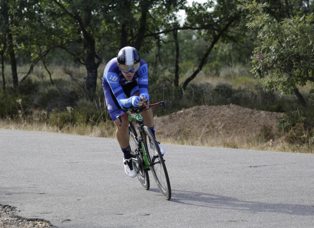 El trabajo de muchos meses, el esfuerzo, no rendirse en los momentos más difíciles y la confianza de un gran equipo detrás. <a href="/alexruizr/">Alex Ruiz</a> ha sumado en Roales la victoria más importante en la todavía corta trayectoria de Valverde Team-Terra Fecundis 👏👏

#VueltaZamora