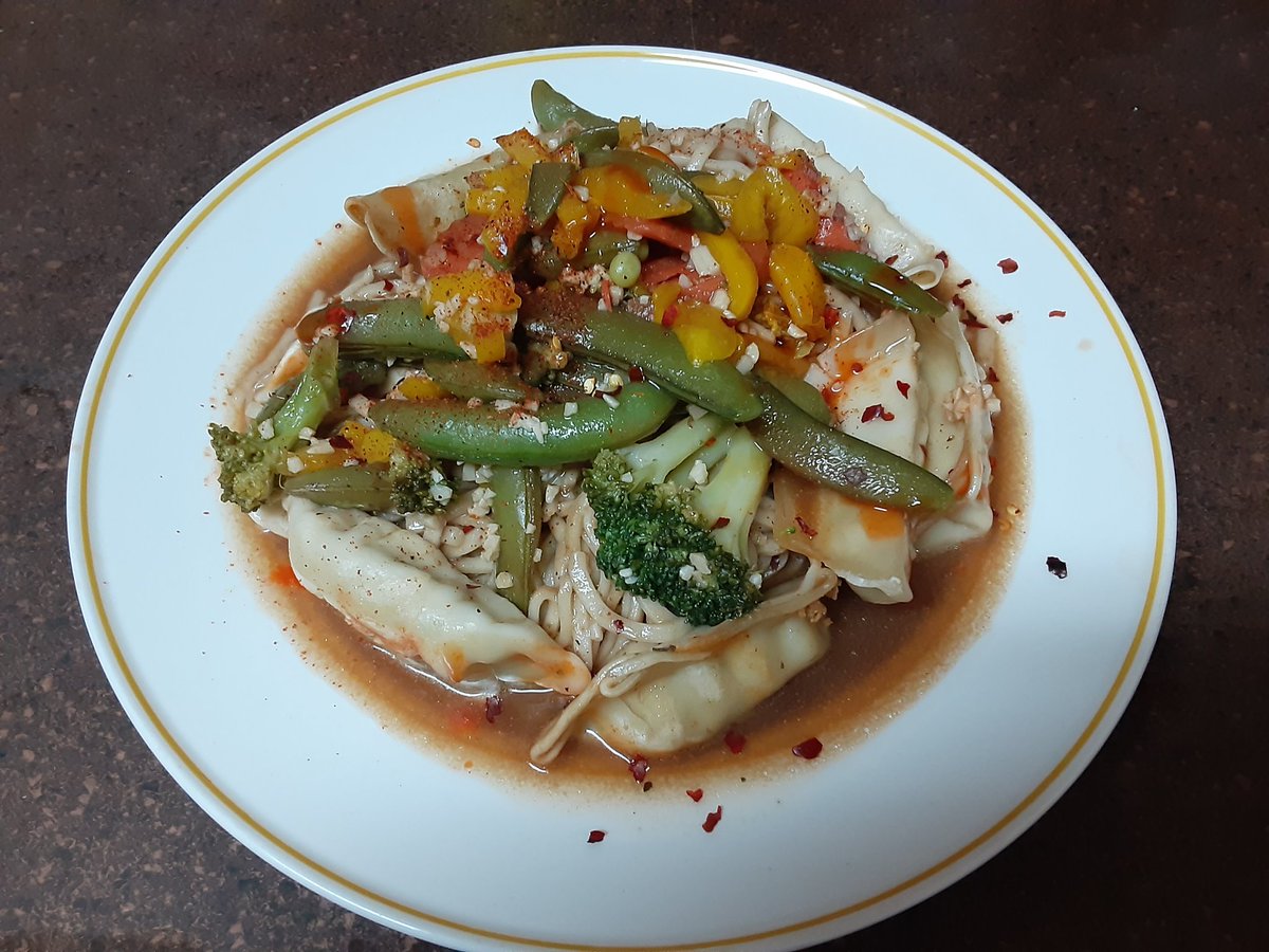TessieART's tweet photo. When I'm not making #music I'm either #cooking, #drawing or #painting. This is #Spicey #PeanutThai #dimsung #Lomein #tessièmay #tessieART #homechef #NashvilleChefs #foodArt #foodie #Foodporn #instagood #cookinghealthy #foodpresentation #nashvilleeats ♡ https://t.co/TR3HG1CbsC