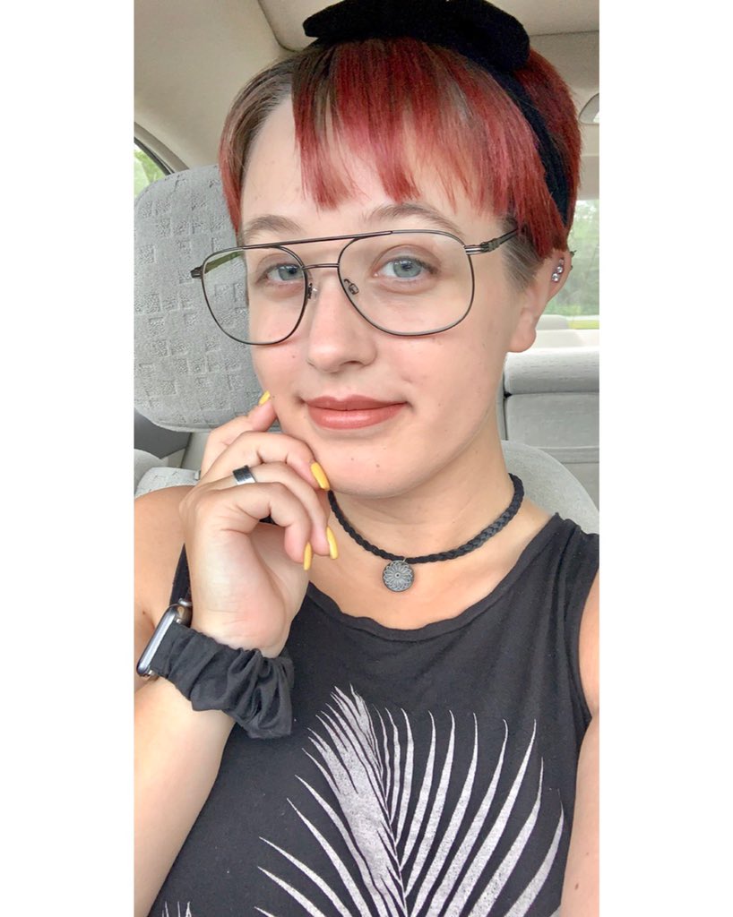 TheRealLizzy98's tweet photo. I love my super short hair. So much easier to manage and still cute!💕 https://t.co/0rqssU97Lz