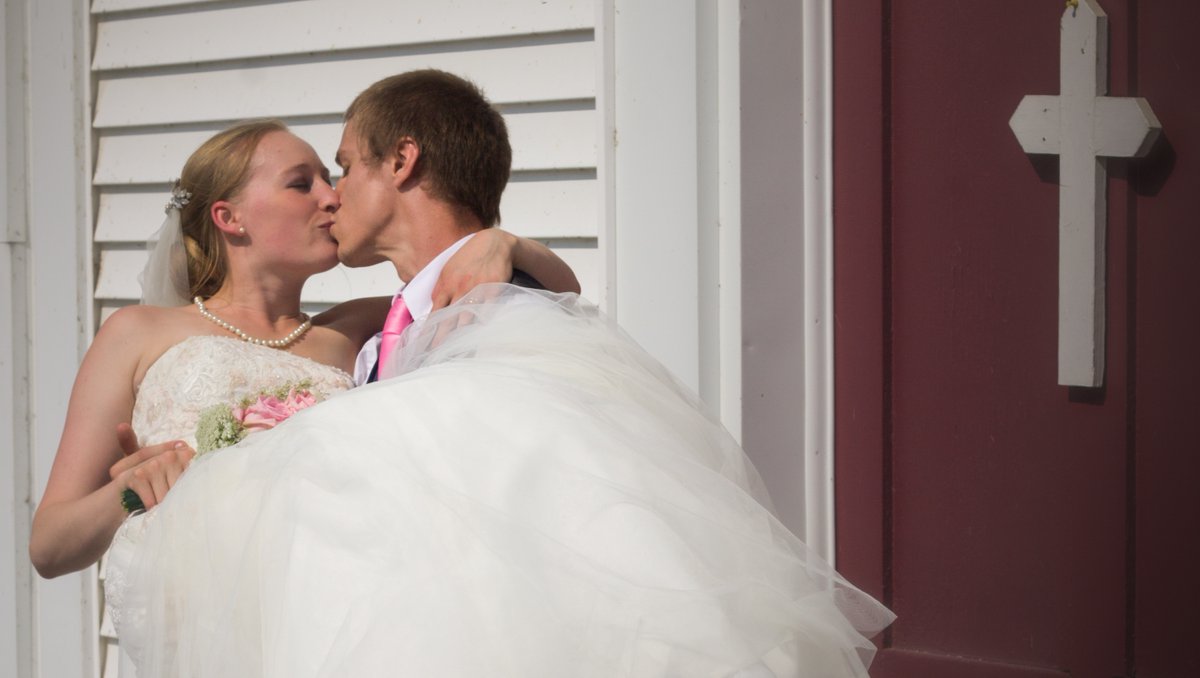 DaynaPhotos's tweet photo. I just loved how he picked her up! So cute!

#weddingday #groom #bride #mainephotographer #mainewedding #photographer #weddingdress https://t.co/LscfdagJT1