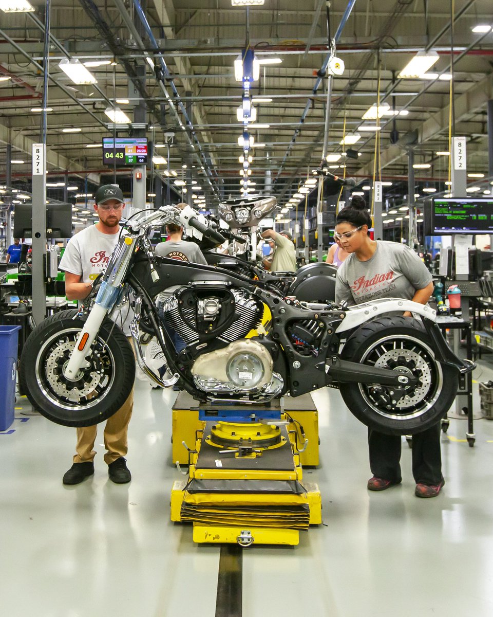 indianmotocycle's tweet image. Workers in Spirit Lake, Iowa assemble an #IndianChieftain - just like every #indianmotorcycle in America.

The most patriotic thing we could think of as we observe #IndependenceDay.

Enjoy your weekend and ride safe.