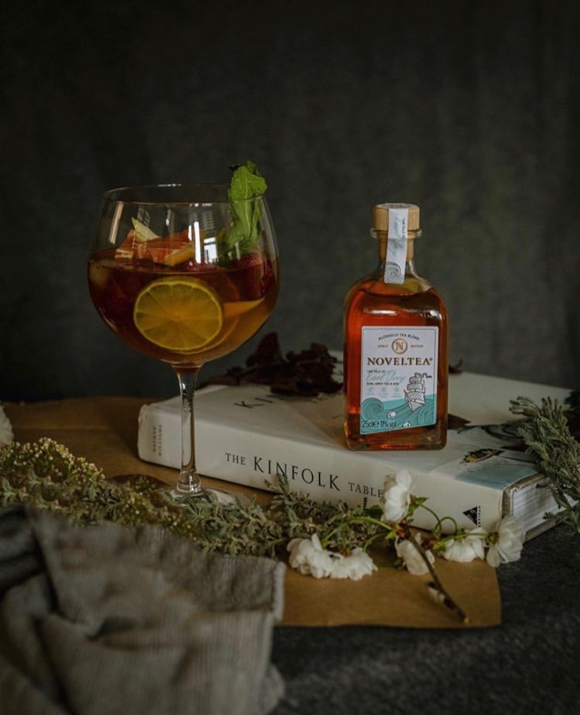 NOVELTEAdrinks's tweet photo. Our set-up for the weekend sorted with a little help from @sugsean π π₯#weekend #drinks #gin #earlgrey #cosy #hygge #teawithspirit https://t.co/nxYHOIwZZg