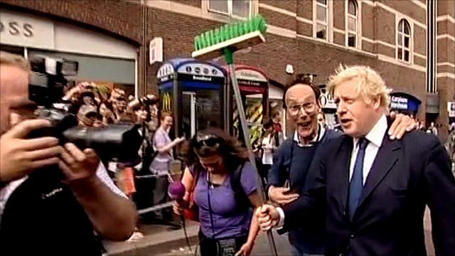 "I don't believe in gestures, I believe in substance" said Boris Johnson, about taking a knee.Remember he dithered for days on his holidays during the London riots? Eventually he came home. Cue empty gesturing with a broom. #IDontBelieveInGestures