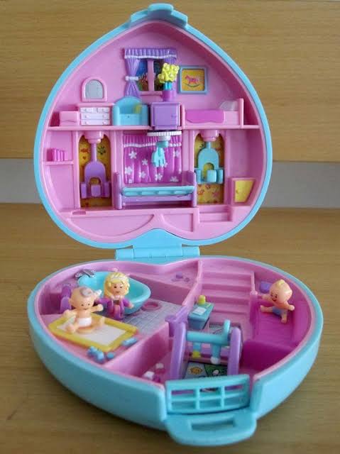 Crónicas de Banqueta on Twitter: "Por fin es viernes... Del recuerdo Las muñecas en miniatura Polly Pocket empezaron a por Mattel hace más de años. Y tú... ¿Las https://t.co/JTx2Qn9qrC" /