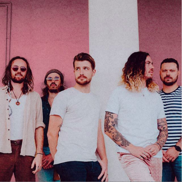 idobiradio's tweet photo. Stay home, Wash your hands, get your Friday fun in the form of new music. #FreshPickFriday has the newest new from:
@charmingliars
@handslikehouses
@State_Champs
@Weathersband
@thebandpaloma
@TheYoungHearts_
@weweresharks
+MORE
π§ https://t.co/SN608Cntf9 https://t.co/ifu2EGQHH4