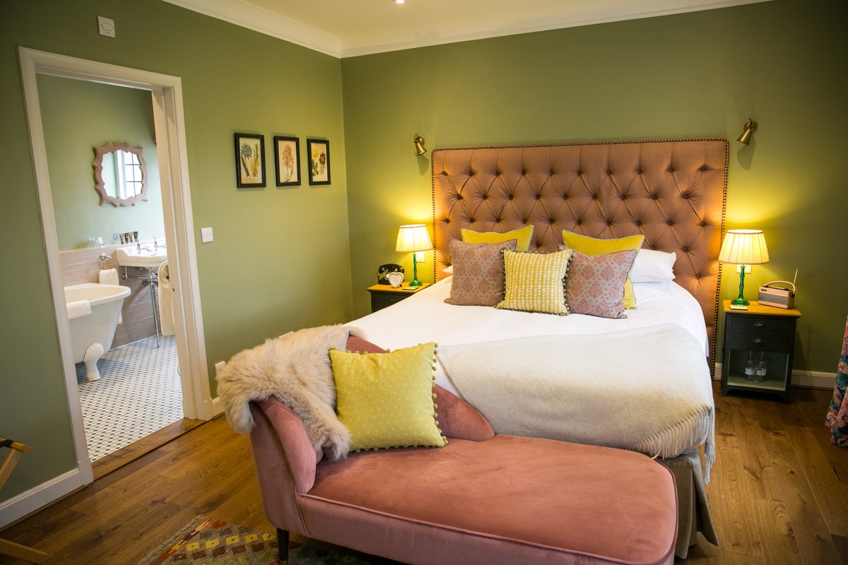 leedscastleuk's tweet photo. We are excited to announce that our Stable Courtyard and Maiden's Tower B&amp;B will return from 31st July. Bookings can be taken online now! 🏰🛏️🍳

Stable Courtyard: https://t.co/mmfoXAUJh0

Maiden's Tower: https://t.co/BF1iGlrLVp

#LeedsCastle #BedandBreakfast https://t.co/kI5OgbtWiy