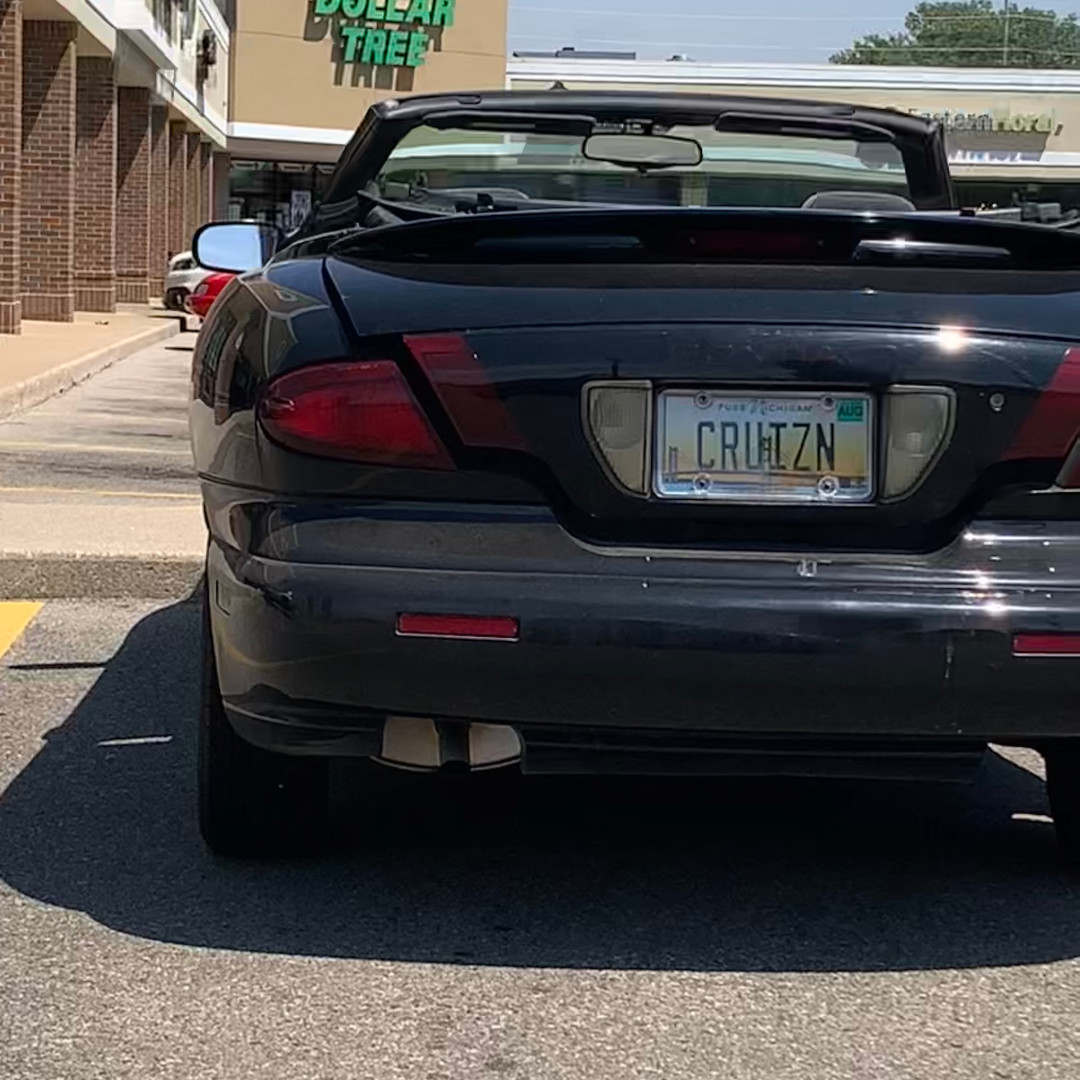 RidingWithReTeP's tweet photo. I caught this #LicensePlate out in #GrandHaven right near the bridge. Pretty nice looking #SunFire out #Cruizin #Cruising #GigWork #GigLife #RideShare #GrandRapids #RidingWithRetep https://t.co/IJwn8Nfauj