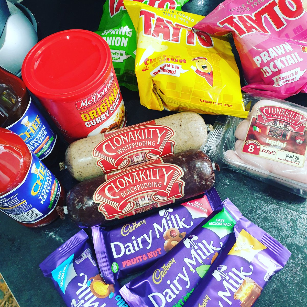 neadiePR's tweet photo. Amazing what you can find these days when you go for a wander.
🥰😍😁💚🤍🧡🇨🇮
#irishinlondon #irishfoods #irishwomen #irishabroad #mintcrisp #tayto #fullirish #currychips #mcdonnellscurrysauce #chefsauce https://t.co/ExhzZLTXKp