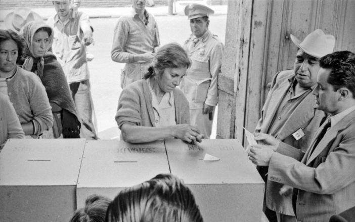 MaricruzMonteG's tweet photo. Hoy se cumplen 65 años del #VotoFemenino en México. 
Es un logro de muchas mujeres que pelearon por nuestros derechos. Así como ellas, ahora nos toca acabar con la violencia política. 
Que quede claro, no queremos concesiones, queremos igualdad política y en todos los ámbitos. https://t.co/D3ngl0wsyx