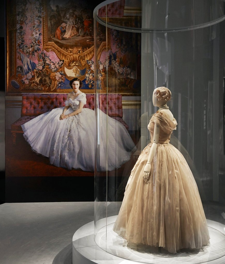 FashionweekNYC's tweet photo. Flashback Friday: Look at the @Dior "Designer of Dreams” Exhibit at the Victoria &amp; Albert Museum in London https://t.co/j7zZ5iaywM