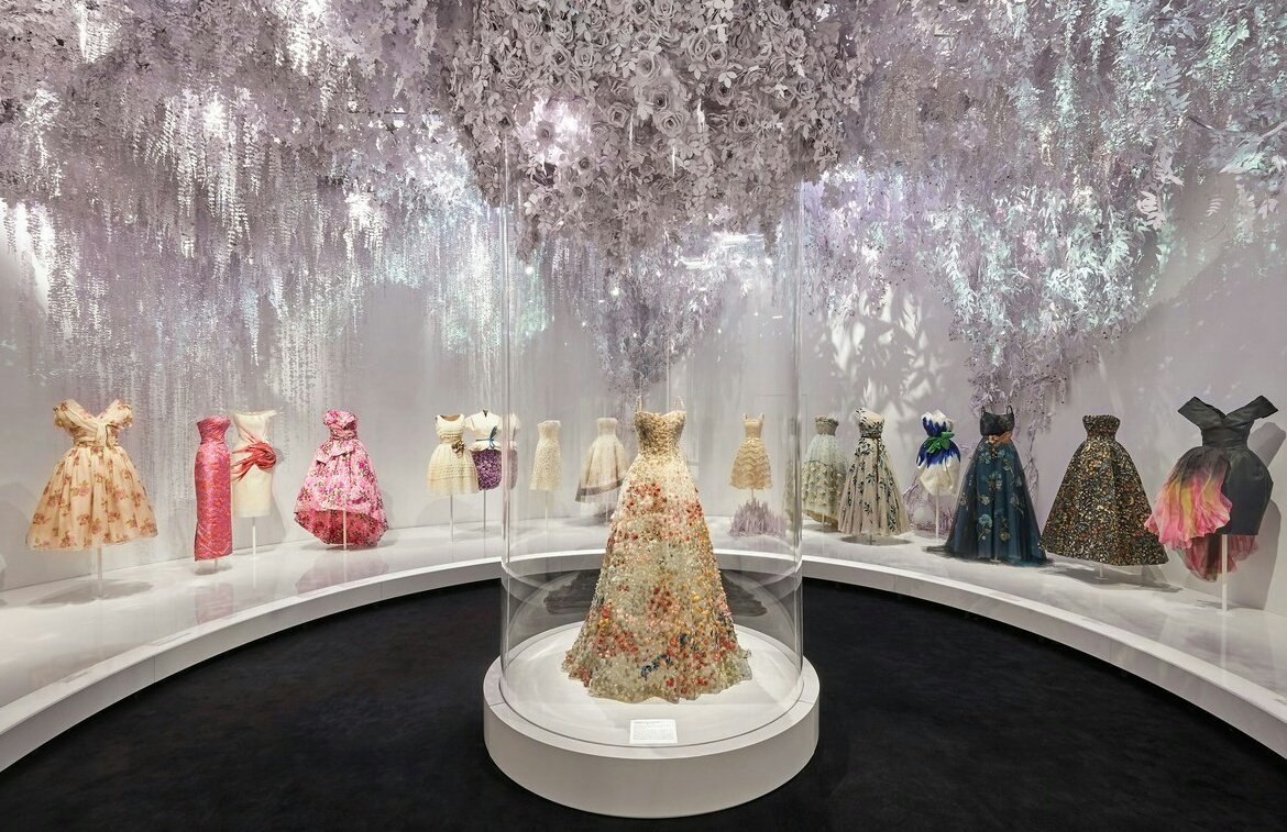 FashionweekNYC's tweet photo. Flashback Friday: Look at the @Dior "Designer of Dreams” Exhibit at the Victoria &amp; Albert Museum in London https://t.co/j7zZ5iaywM
