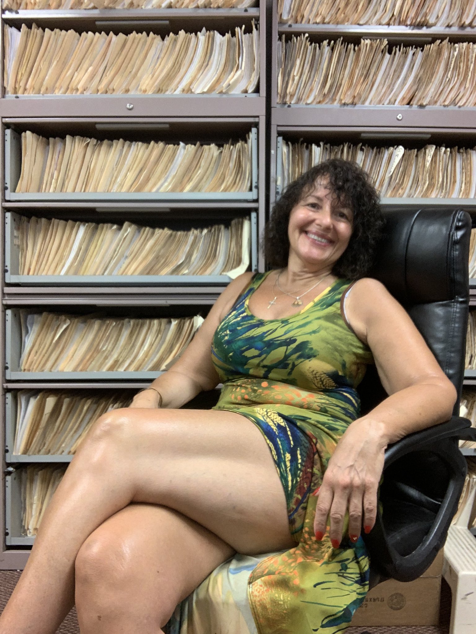grannie legs Love this dress and the shoes are 🧡🔥don't mind the  crazy humidity curls and bare face. Lol. Too hot #toohottohandle #Shoes  #shoeaddict #legs #FridayFeeling how are You spending your