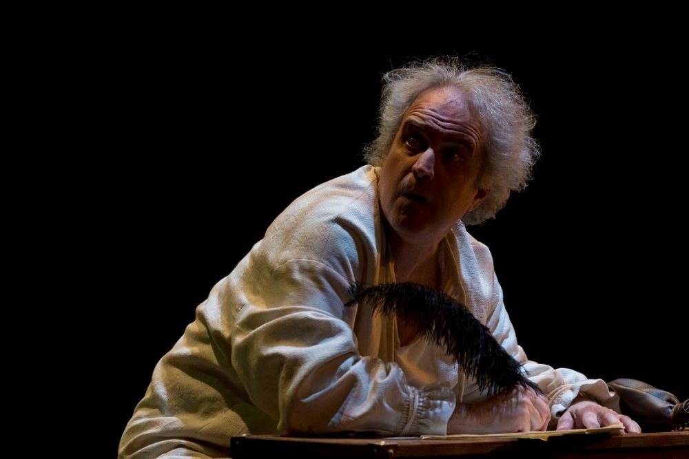TeatroClasicoP's tweet photo. La última producción del @TeatreEscalante creada por @TeatreCRIT. Es un thriller en código de comedia y con momentos musicales en directo. Con un ritmo trepidante y una factura excelente. Boletos disponibles en: https://t.co/arKgV3rDcZ https://t.co/3MkJfi0qxn