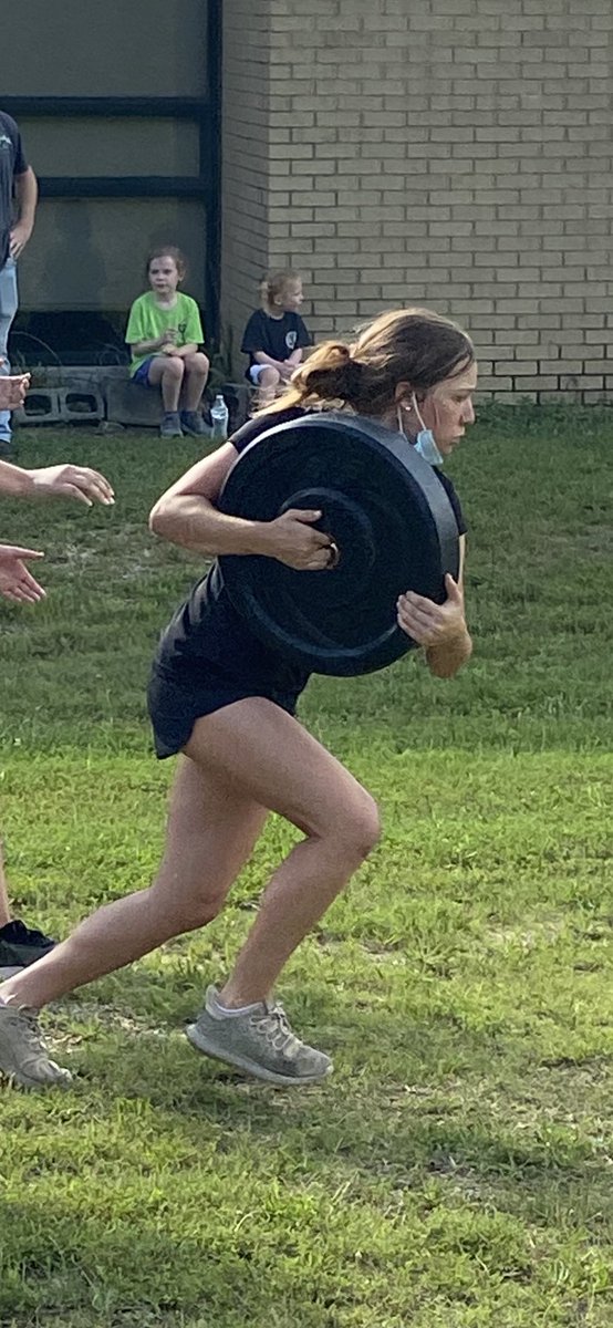 SoutheasternVo1's tweet photo. The Elite athletes of the week: These players didn’t have to be the fastest, strongest, etc. These were the athletes that motivated their teammates every day and had Elite Mindsets
Elite Athletes are: 
White: Laura J
Maroon: Maddi F 
Grey: Callie S
Black: Sydni C https://t.co/OvOAOdC9D0