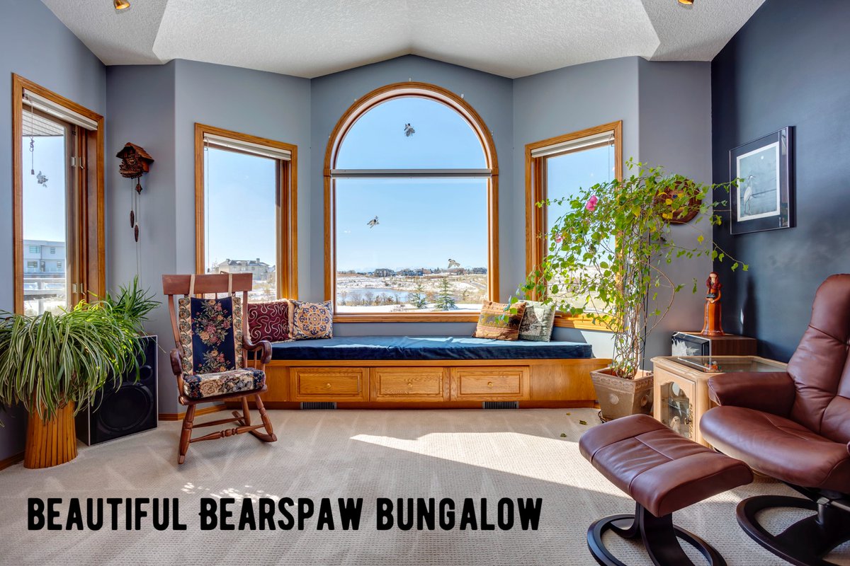 mckelke's tweet photo. Enjoy amazing sunsets from this beautiful #Bearspaw #bungalow #acreage w/ incredible views of mountains &amp; small lake behind the property! https://t.co/yN9PNoBKyr https://t.co/Oj2S1R80er