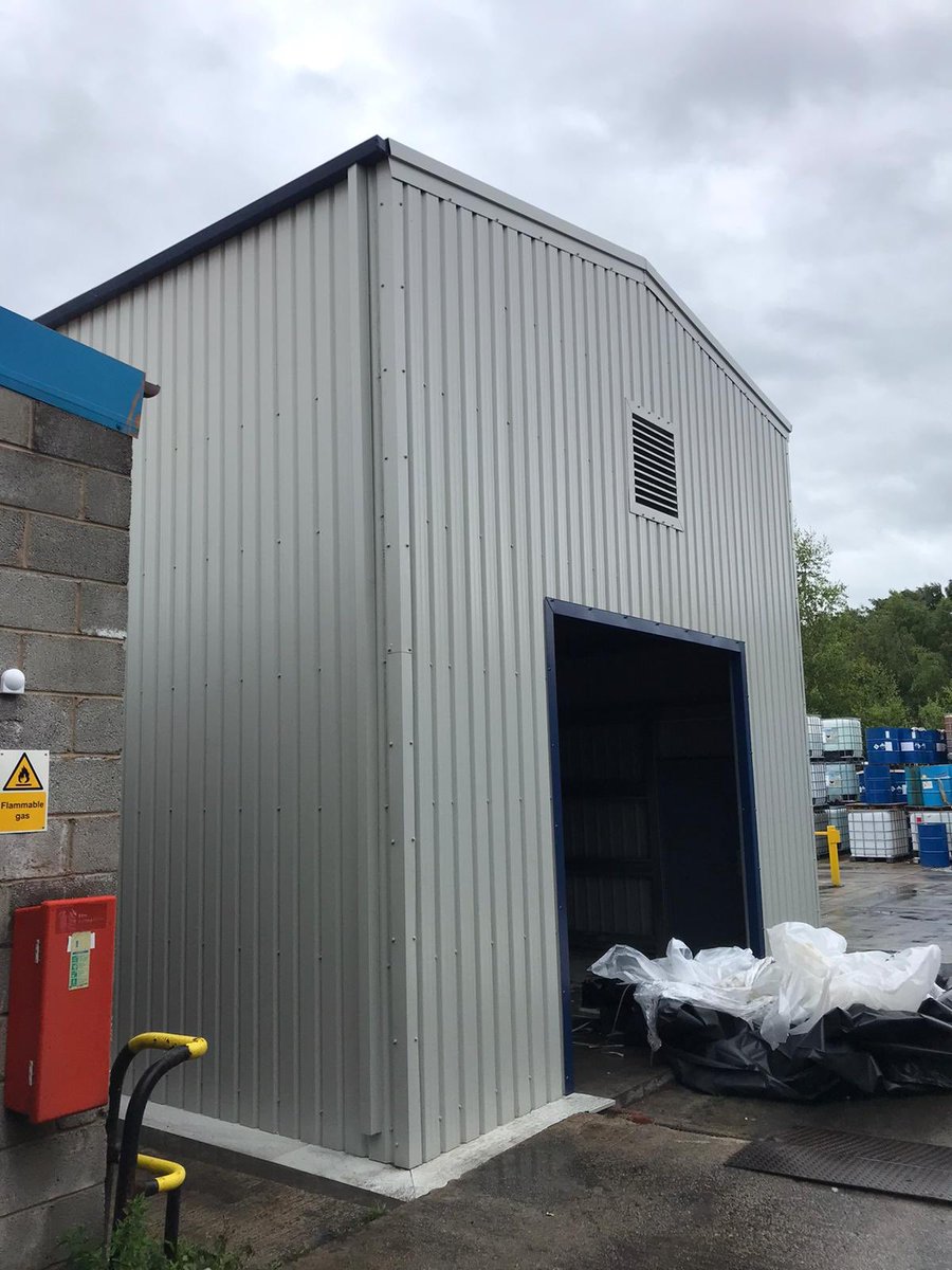 FirstFixGroup's tweet photo. Manchester .
6x12-5.5 eaves built over the top of #massboiler .
Day 9 and now complete and ready for the #rollerdoor Monday .
#manchester #steelbuild https://t.co/uElPBXgVrU