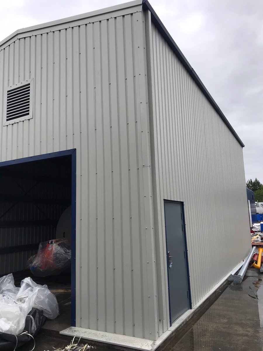 FirstFixGroup's tweet photo. Manchester .
6x12-5.5 eaves built over the top of #massboiler .
Day 9 and now complete and ready for the #rollerdoor Monday .
#manchester #steelbuild https://t.co/uElPBXgVrU